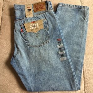 Women’s Levi’s Taper 501